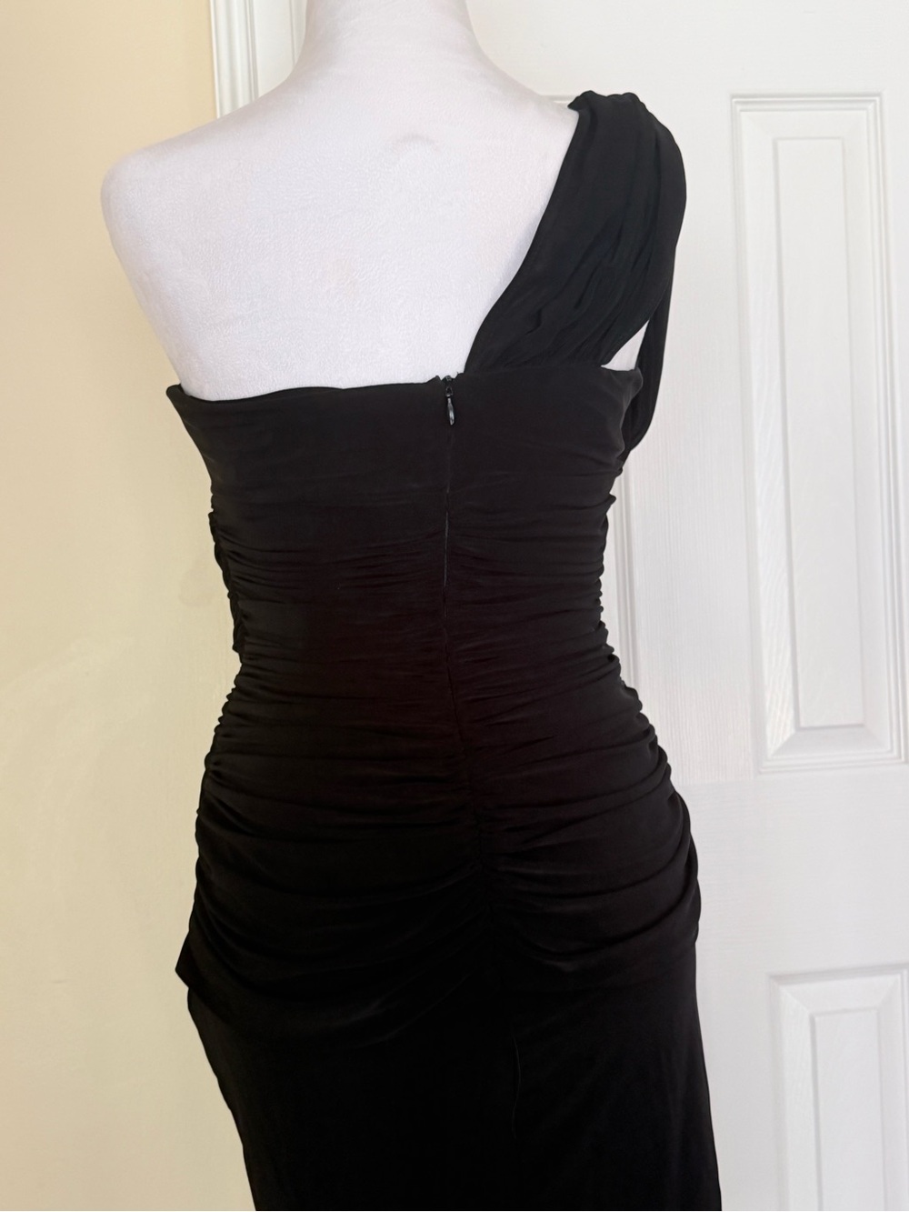 Marciano One-Shoulder Black Ruched Drape Dress Back Zip Sexy Fitted Small NWT - Picture 8 of 12